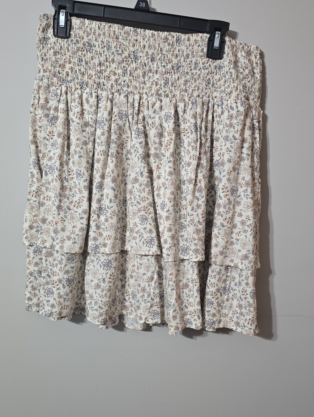 torrid Cream Floral Smocked Tiered Mini Skirt with Muted Brown & Gray Print Nwt